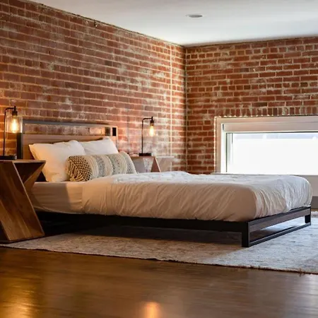 Stunning 2 Bedroom Loft Smack In The Heart Of Downtown